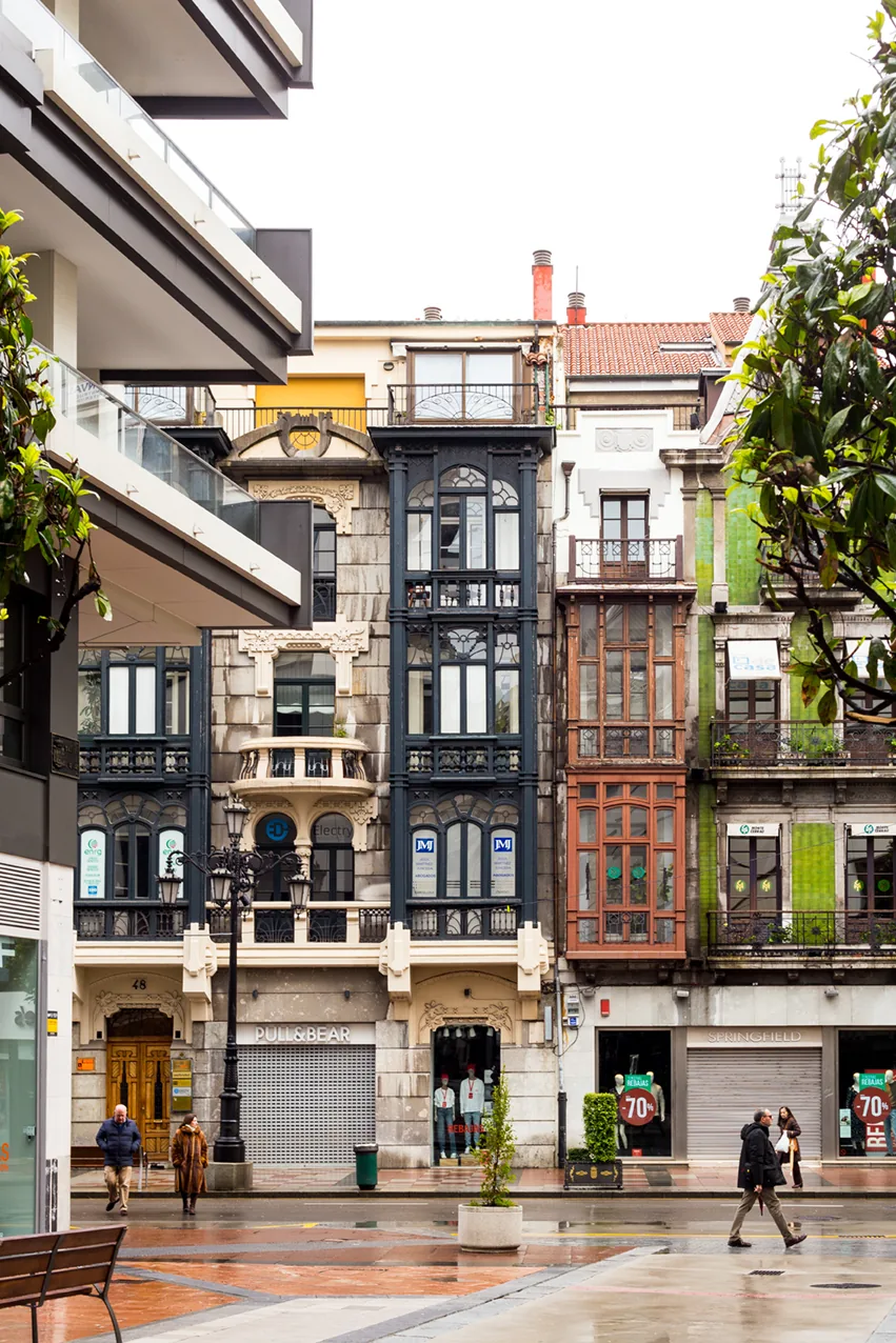 Edificio del despacho en el centro de Oviedo
